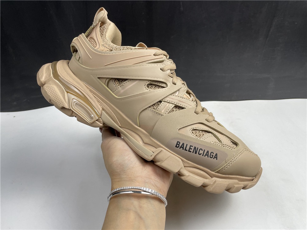 TRIPLE-S SNEAKER
